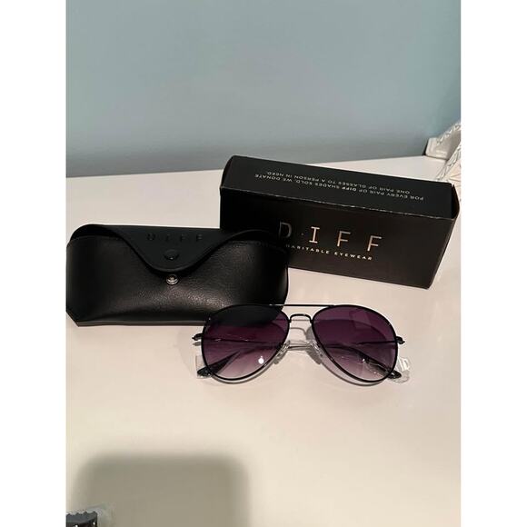 New Diff Sunglasses - Picture 3 of 7